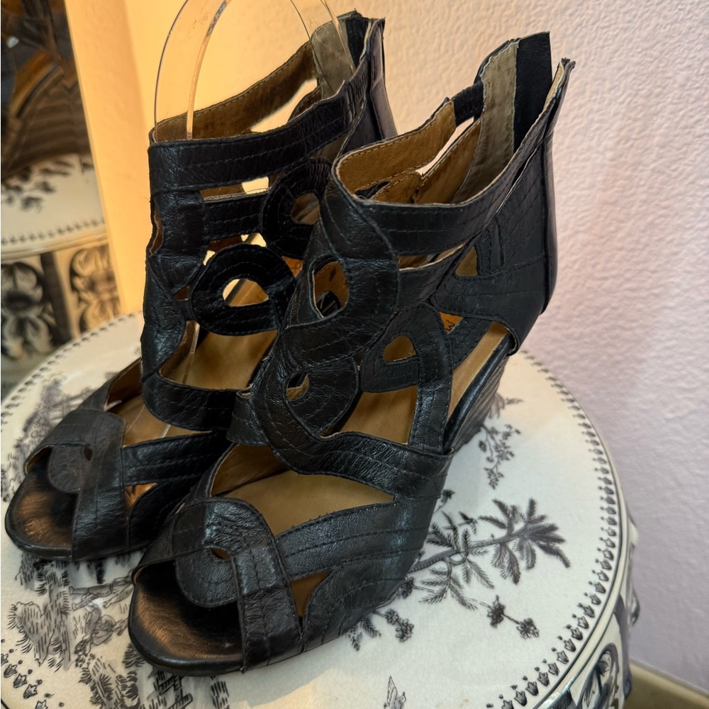 Miz Mooz 6 EUC Black Leather Tamara 3.5" Wedge Heel Sandal Back Zip zipper - Picture 2 of 16